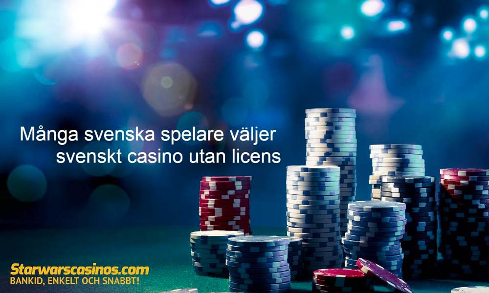 Högar av casinomarker med bokeh ljus bakgrund och svensk text om spelare som väljer svenskt casino utan licens.